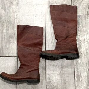 Timberland knee-high burgundy leather boots size 8
